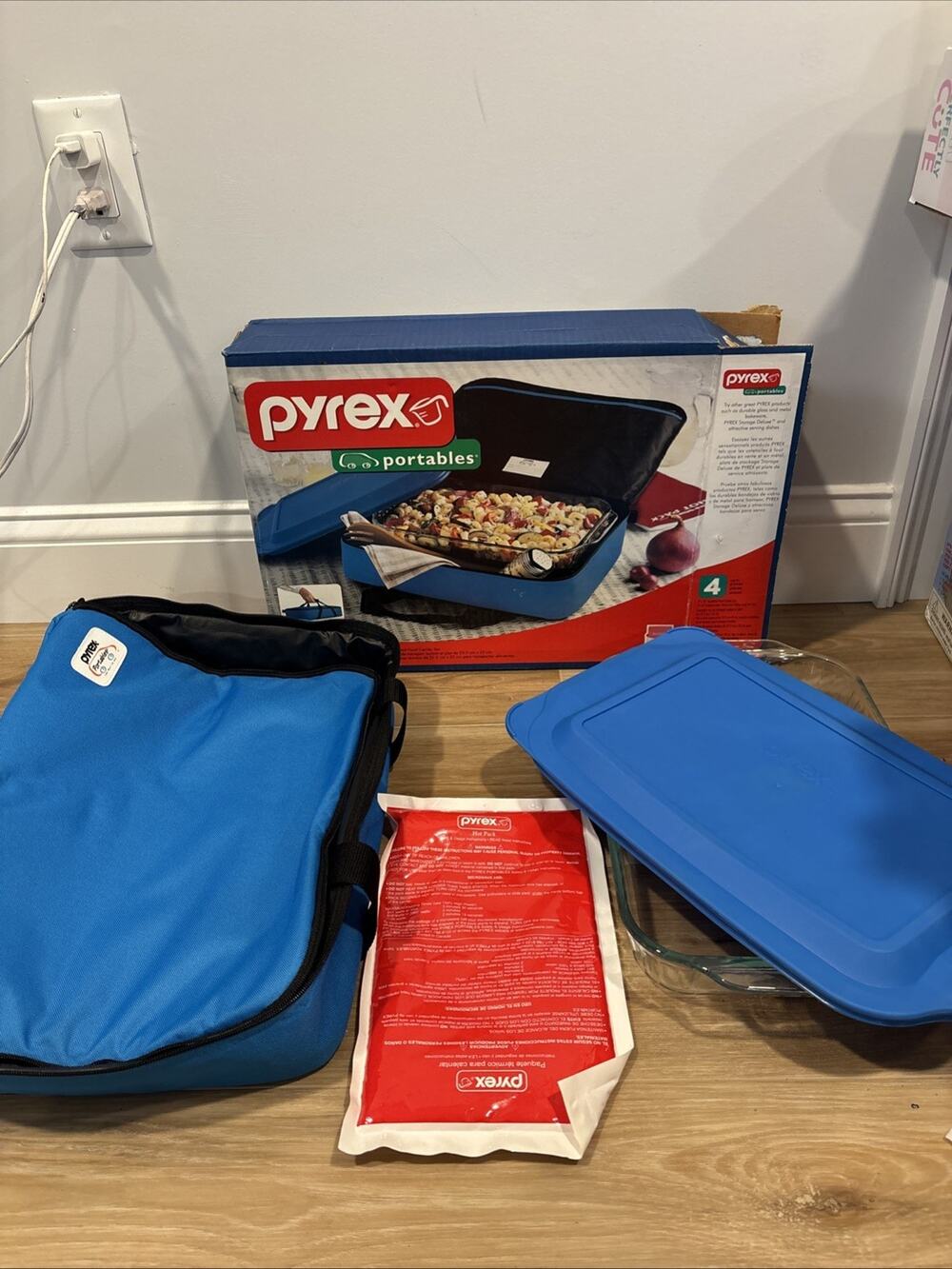 Pyrex Portables Insulated 4 Piece 3 Quart Food Carrier Set W/Box Pan Lid Hotpack